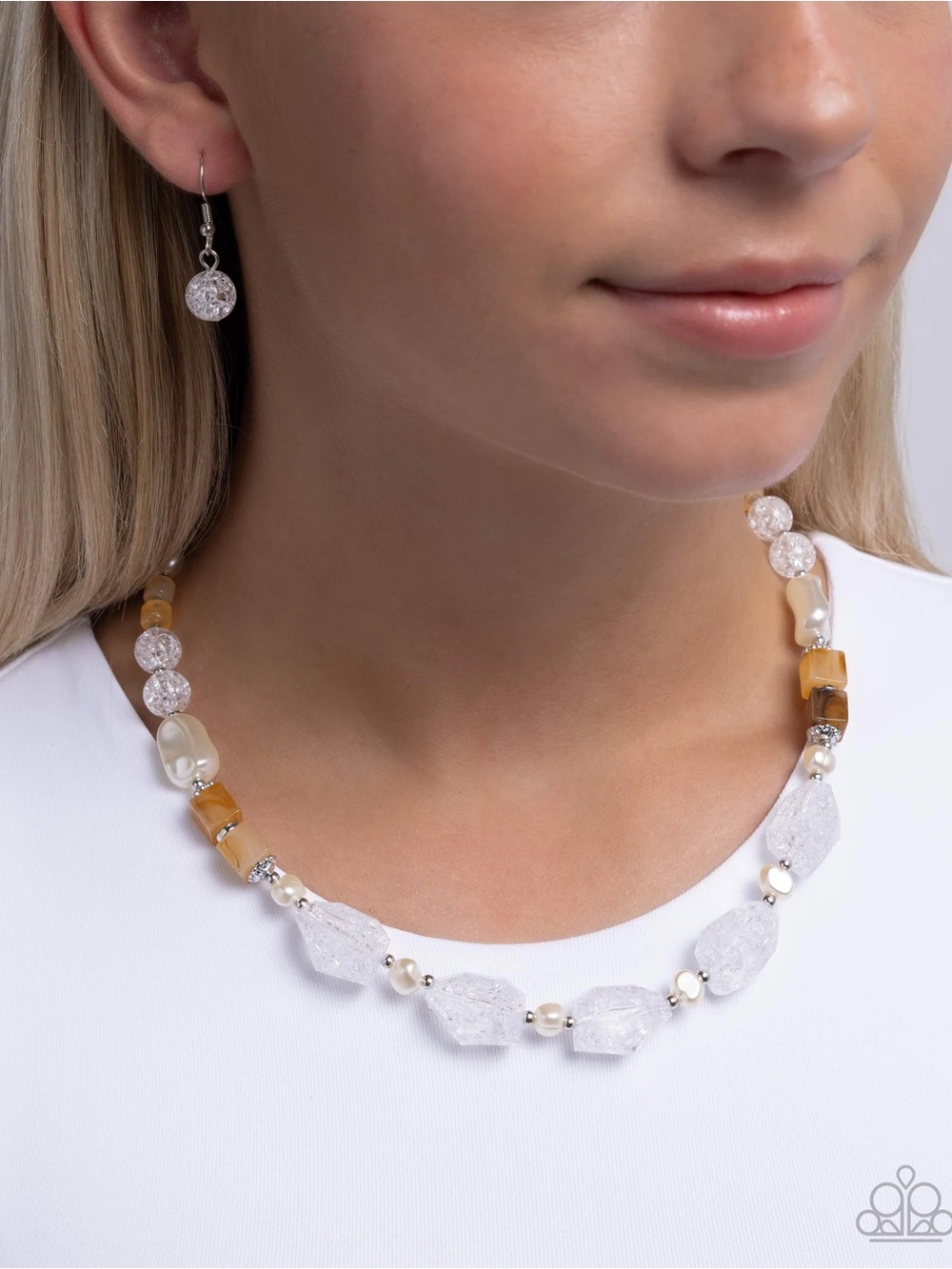 Paparazzi Crackling Chic White Necklace with Matching Earrings. NEW